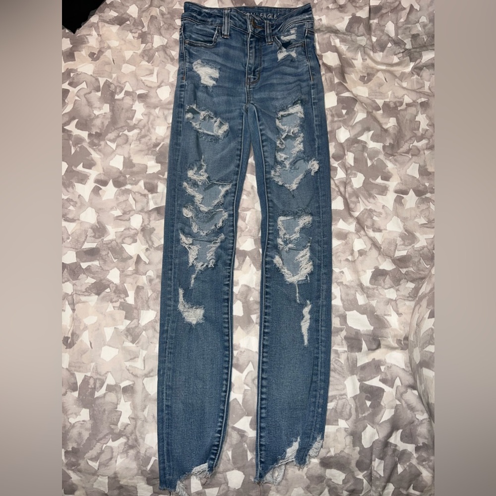 Distressed American Eagle Jeans. (Jeggings)